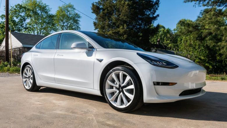 Tesla Model 3 tilbehør: Slik transformerer du bilen til et mesterverk av stil og funksjonalitet